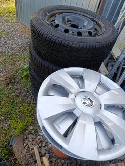 zimní pneumatiky 165/65 R15 na plechových discích 5X100 - 1