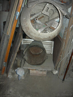 stavební míchačka , polička