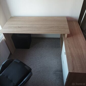 Psací stůl