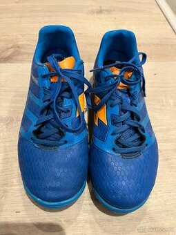 dětská fotbalová obuv - turfy - velikost 34