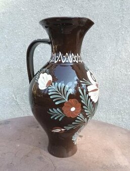 Keramická váza džbán hnědá s květy