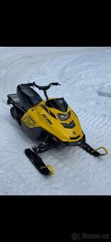 Dětský sněžný skútr Skidoo MXZ 200