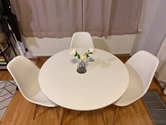bílý jídelní stůl + 3 židle – velmi dobrý stav