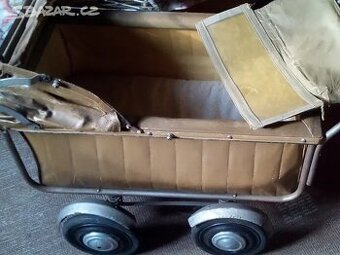 Prodám starožitný kočárek pro panenky cca r.1950.