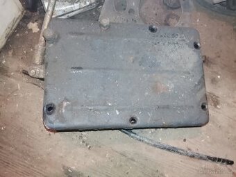 Zetor 25 kryt motoru