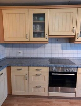 Venkovská krémová kuchyně se spotřebiči,6023