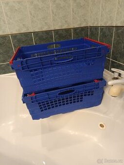 Stohovatelné přepravky. 35 kusů