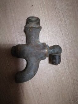 Stabilní motor kohoutek