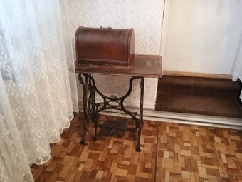 Šlapací šicí stroj Singer