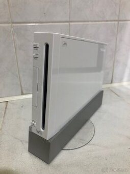 Nintendo Wii set – konzole, ovladače, board + 4 hry