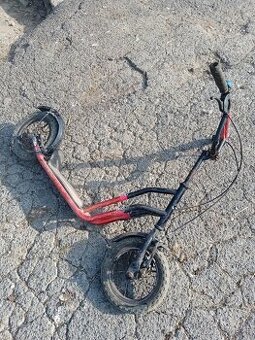 Prodám koloběžku a odrážedlo.