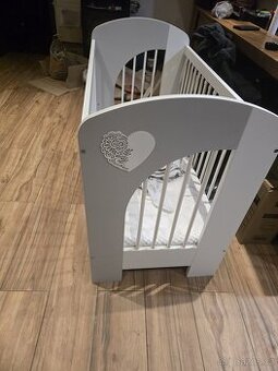 Postýlka s nebesy a matrací