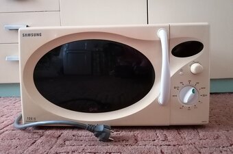 Mikrovlnná trouba + 2 příklopy