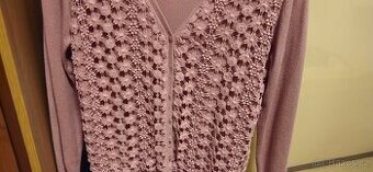 Velmi pekny svetr v.L