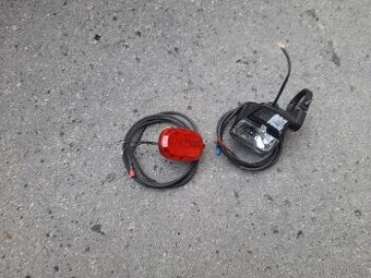 Přední a zadní světlo + orig. kabeláž k motoru Bosch.