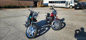 2x Harley-Davidson FXR (jeden je FXR a druhy FXRS)