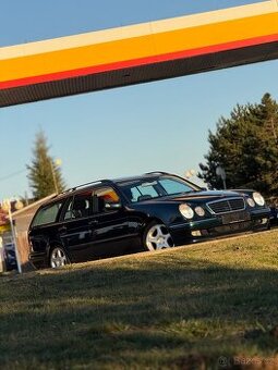 Mercedes-Benz E-classe 220CDI W210 AVANTGARDE