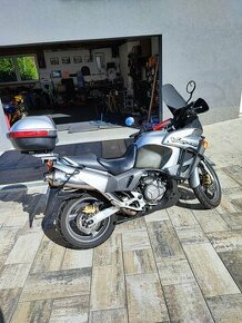 Honda Varadero 1000.