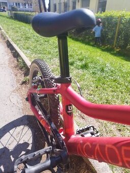 Academy grade 2 (14"; váha 5.3)