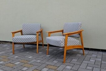 Retro křesílka TON po renovaci