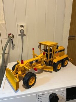 Silniční shrnovač Caterpillar - Bruder 2436 - 1
