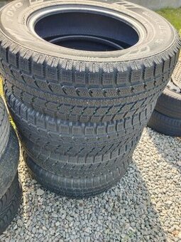 Zimní pneu 245/70/17 TOYO
