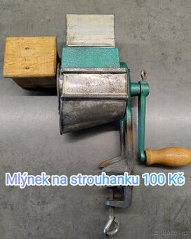 Starý mlýnek na strouhanku, ořechy