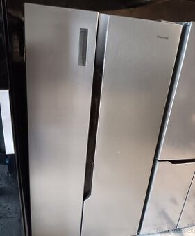 Americká lednice Hisense RS670N4AC1