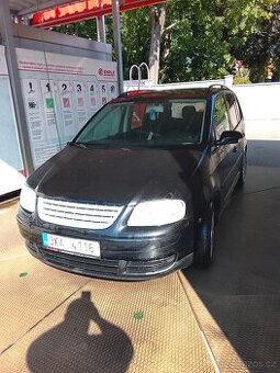 Touran 1.9 TDI 7 mistne STK 1 rok a 3 mesice najeto 350