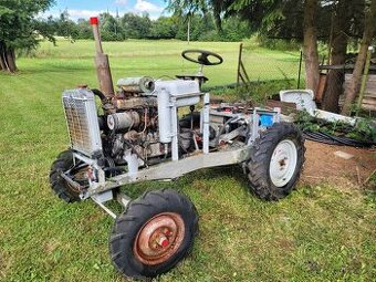 Prodám traktor domácí výroby motor Š.Spartak