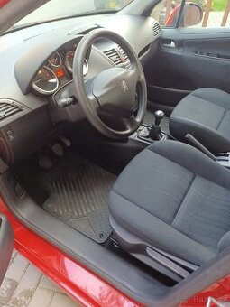 Prodám Peugeot 207 1,4i, vyjímečný stav najeto 52000 km