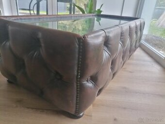 Luxusní kožený konferenční stolek Chesterfield