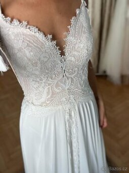 Svatební šaty