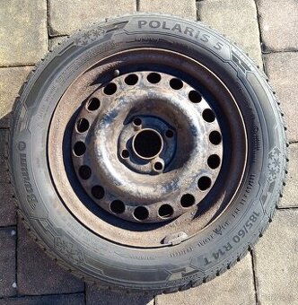 Plechové disky ze zimním obutím Barum 185/60 R14 Polaris 5
