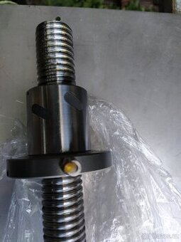 Lineární pojezd a kuličkové šrouby