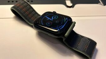 Apple Watch Series 8 45mm Midnight [3 řemínky zdarma]