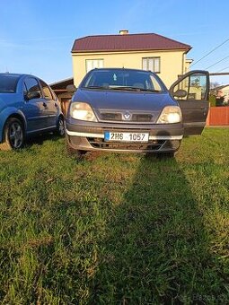 Pozorně číst. Renault Scénic 1.4. 16.v