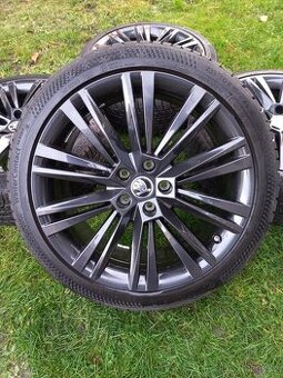 Kompletní zimní sada / kola Canopus r19 Superb III