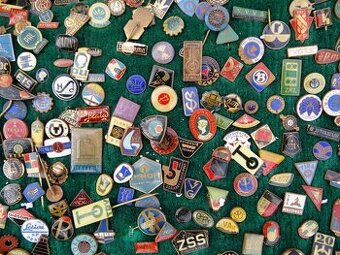 Prodám sbírku cca 1000 ks firemních odznaků