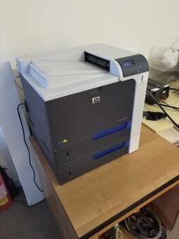 HP 4520 color laserjet + toner na 55 000 stran