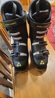 Dětsky lyžařská set - lyže, boty, hůlky