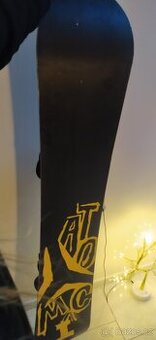 Velice zachovalý snowboard