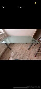 Jídelní stůl skleněný