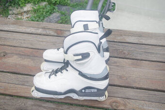 kvalitní kolečkové brusle Kizer v.43 na rampu