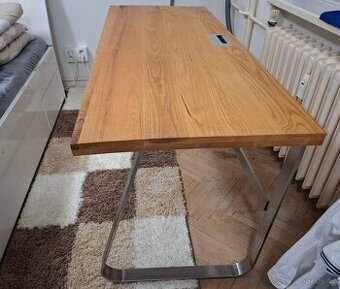 Masivní dubový stůl s kovovou podnoží