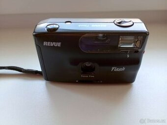 Analogový fotoaparát Revue Flash