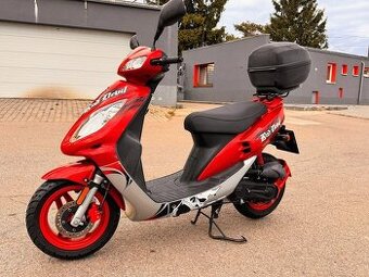 SYM JET 4 RED DEVIL 50 ccm  Velmi pěkný a kvalitní skútr