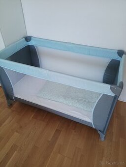 Dětská postýlka , plastova zidle