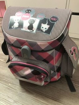 Školní aktovka Ars Una,kočky(vč.penálu,jiný motiv)