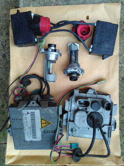 2x sada xenonů - předřadník (ballast), zapalovač, výbojka